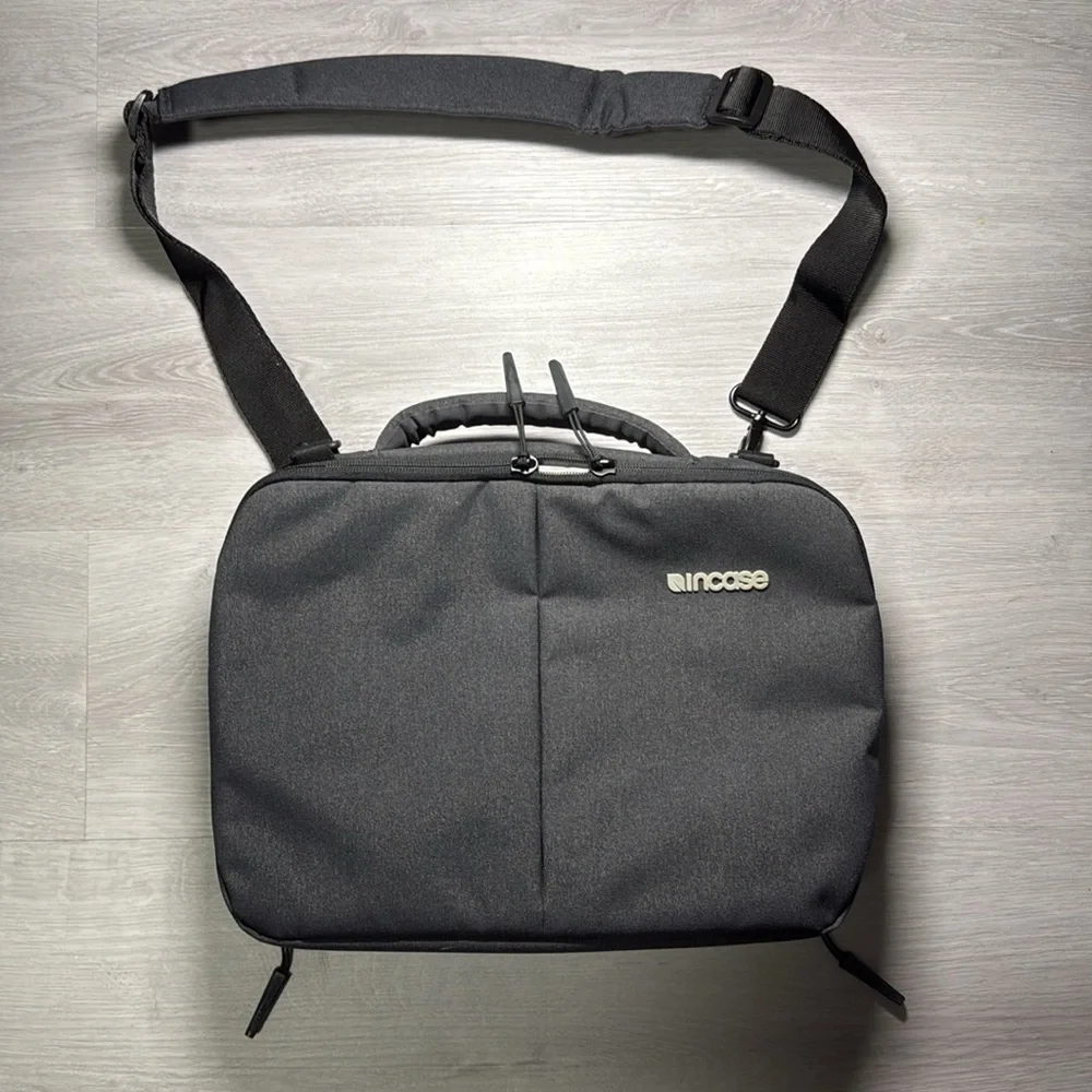 Incase 13” laptop bag - Picture 4 of 7